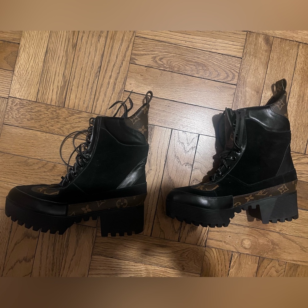 Black Chunky Platform Boots - Picture 4 of 4